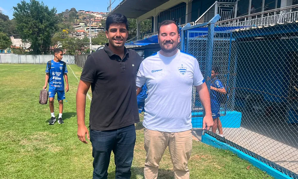 Observador técnico do Cruzeiro acompanha atletas da base do Aymorés